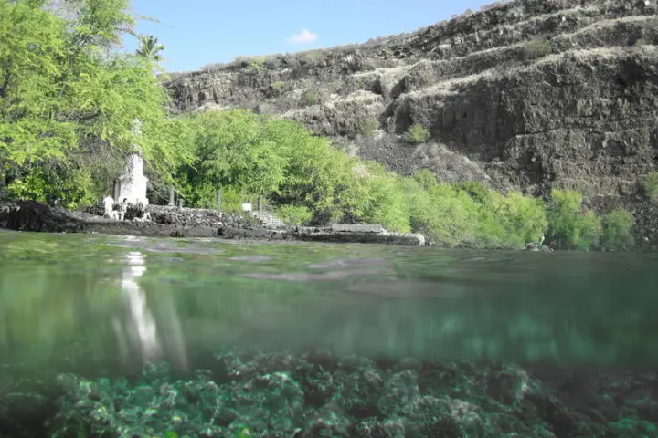 captain cook monument against cliffs